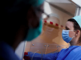 Belgium: health workers strike against lay-offs because of mandatory vaccinations