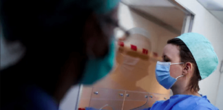 Belgium: health workers strike against lay-offs because of mandatory vaccinations