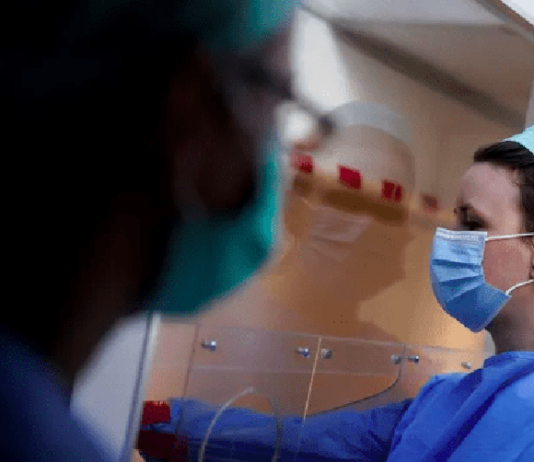 Belgium: health workers strike against lay-offs because of mandatory vaccinations