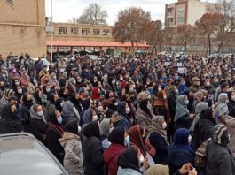 Teachers in over 100 Iranian towns and cities protest against low wages!
