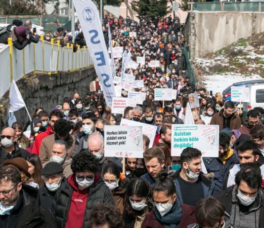 Turkey: Medical workers on a 2 day strike against attacks on the health sector