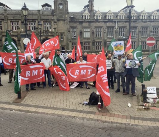 Britain: rail workers strike for jobs, pay and conditions sends a bold message of struggle