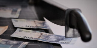 The crisis of neoliberalism and the end of illusions in Keynesianism and the “Modern Monetary Theory”