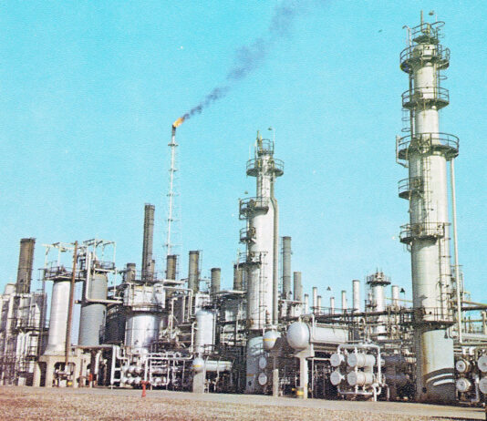 Iran: Abadan refinery workers go on strike!