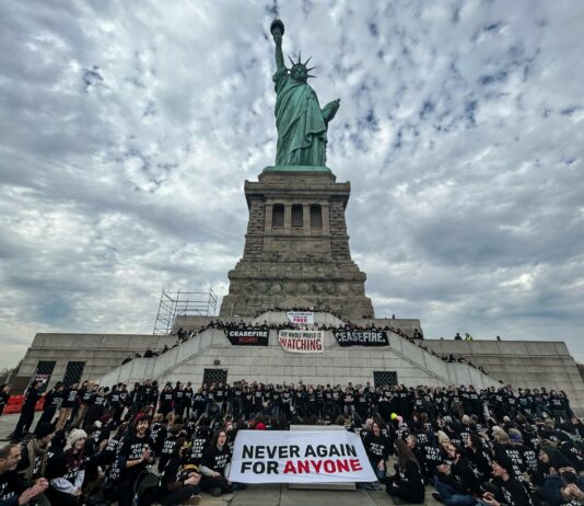 Jews around the world stand against the massacre of Palestinians!