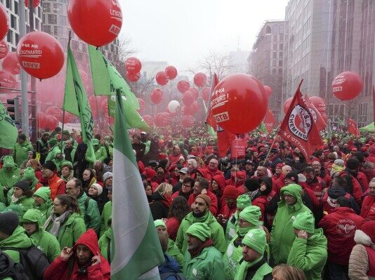 Belgium: 100,000 Take to the Streets Against the New Right-Wing Government
