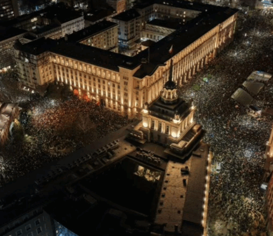 Bulgaria: Mass demonstrations lead to budget withdrawal, government resignation and new political crisis